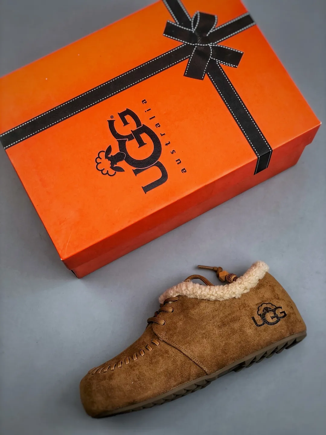 💰520 supports the store G UGG2025ss official website latest hanni thick sole, I love it so much, and it is very light and easy to wear. When paired with socks, it has a super sweet girly feel. Dopamine color, full of vitality, really super girl ~ fall in love at a glance, original material of the upper, original outsole, soft and comfortable on the feet, versatile, can make the legs look longer in seconds, a must-have item for summer Size: 35-40